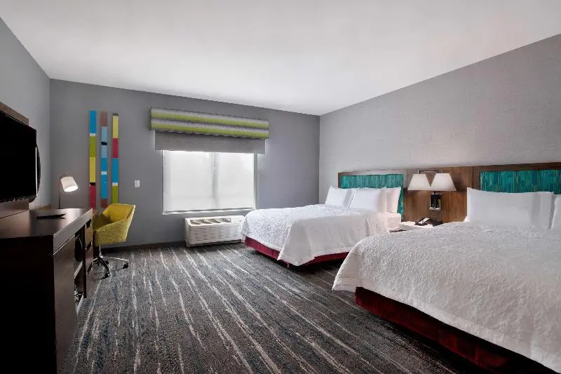身障者適用クイーンサイズベッドルーム, Hampton Inn & Suites Deptford
