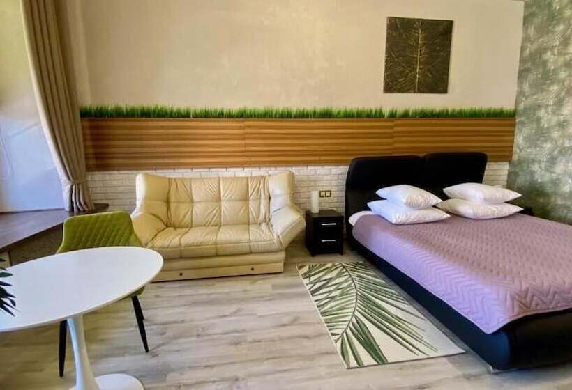 סוויטת ג'וניור, Stariy Gorod