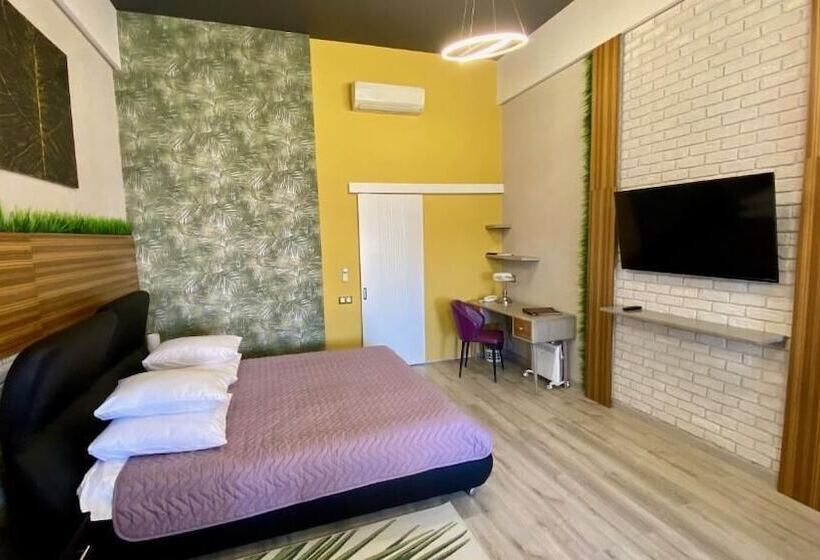 סוויטת ג'וניור, Stariy Gorod