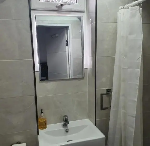 バス共有のスタンダードルーム, Beautiful Rooms Shaw St And Pine St