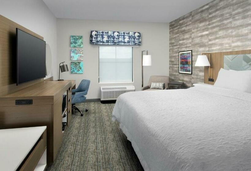 חדר סטנדרט עם מיטת קינג, Hampton Inn Boston Logan Airport Chelsea