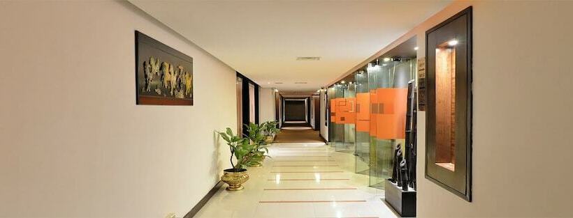 Номер Deluxe, Ambica Empire