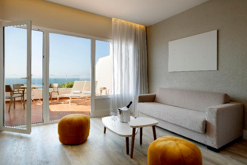 جناح جونيور مطلّ علي البحر, Benalma Costa Del Sol