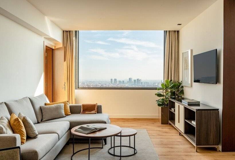 سوئیت ریاست جمهوری سه خوابه, Torre Melina, A Gran Meliá
