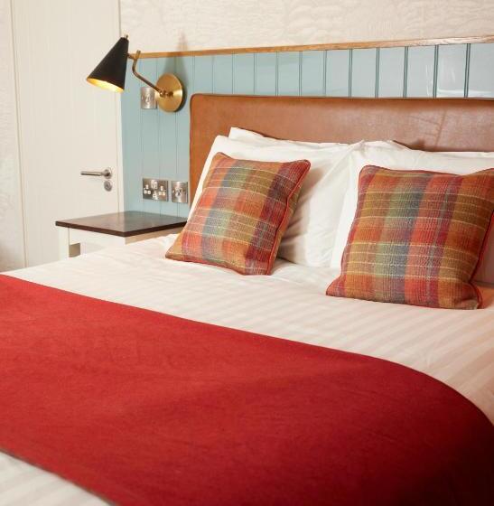 家庭间, Feathers By Chef & Brewer Collection