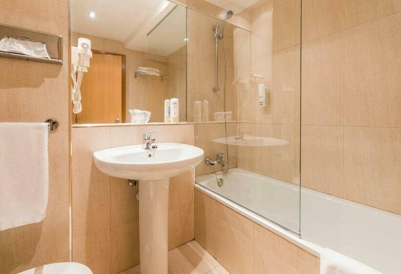 اتاق استاندارد یک نفره, Infanta Mercedes