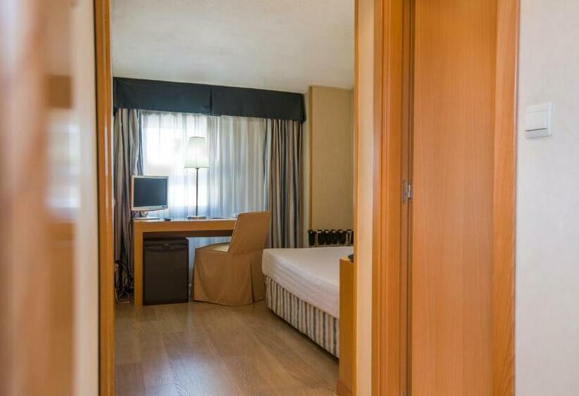 اتاق استاندارد یک نفره, Infanta Mercedes