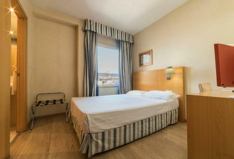 اتاق استاندارد یک نفره, Infanta Mercedes