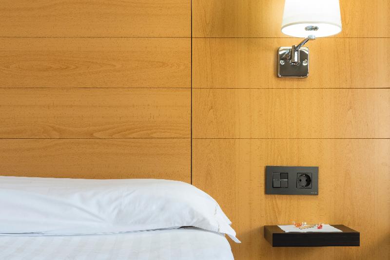 اتاق استاندارد, Infanta Mercedes