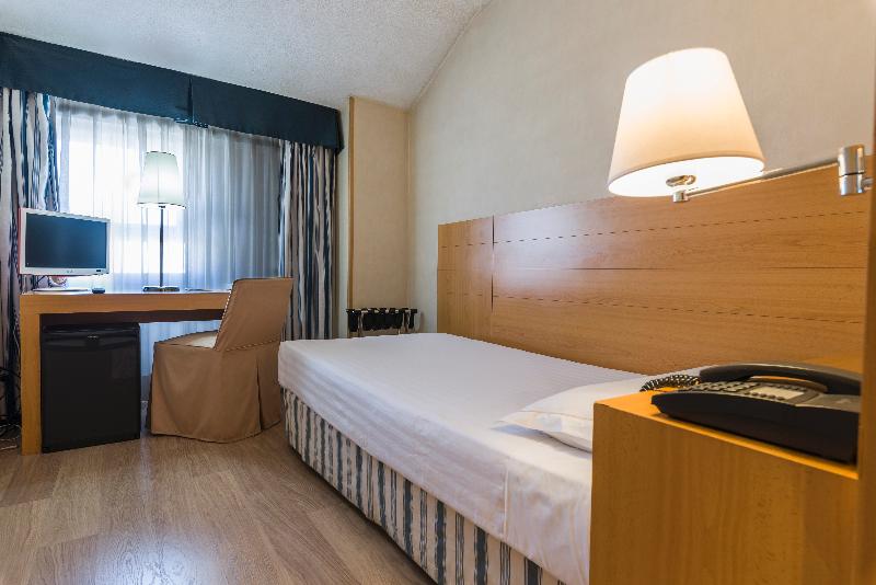 اتاق استاندارد یک نفره, Infanta Mercedes