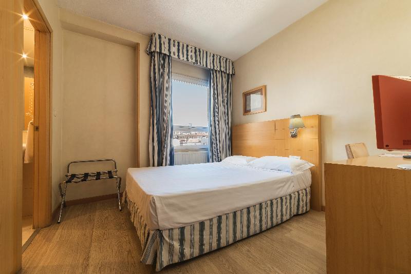 اتاق استاندارد یک نفره, Infanta Mercedes