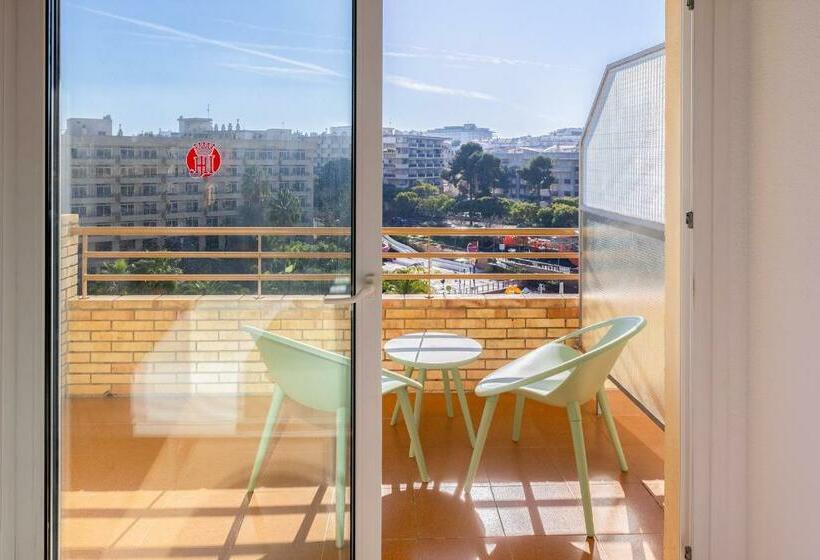 带泳池的标准三人间, Jaime I