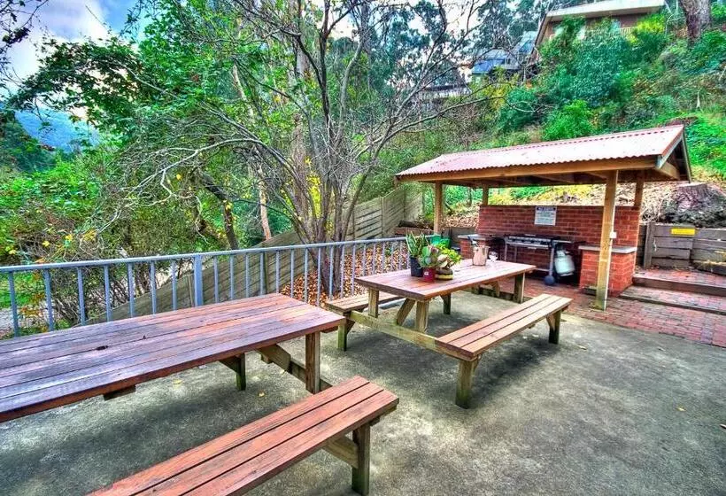 Standard-invahuone, Lorne Coachman Inn