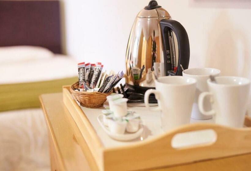 ファミリールーム, The New Inn