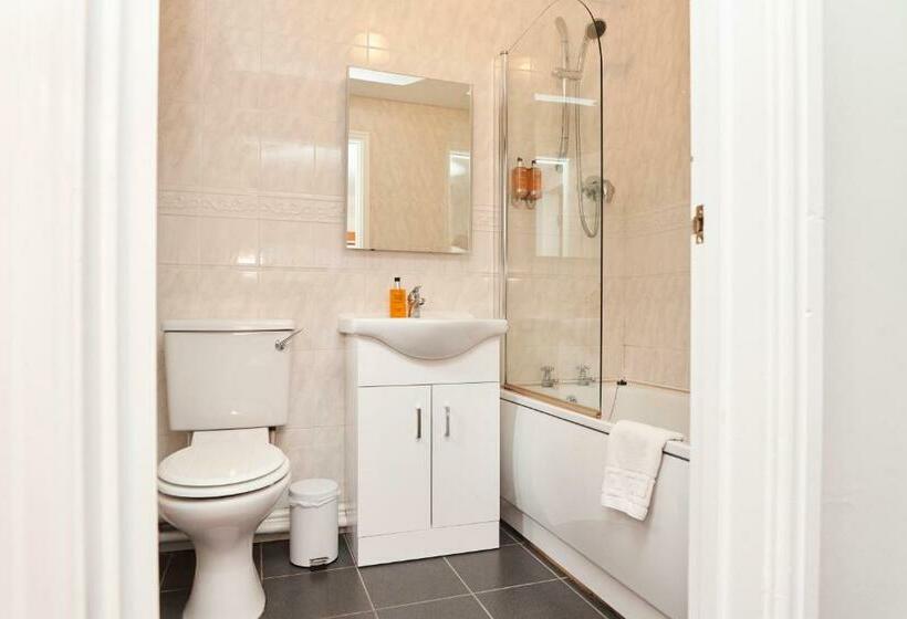 ファミリールーム, The New Inn