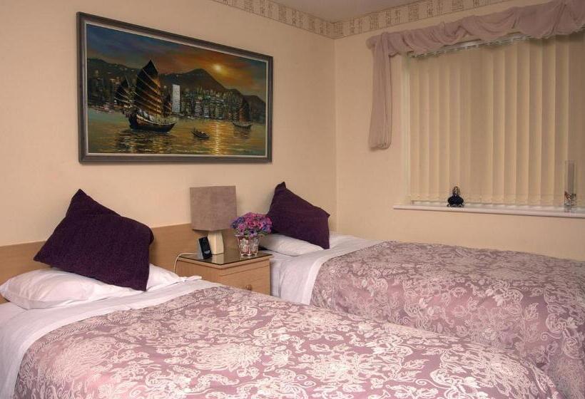 スタンダードトリプルルーム, The New Inn