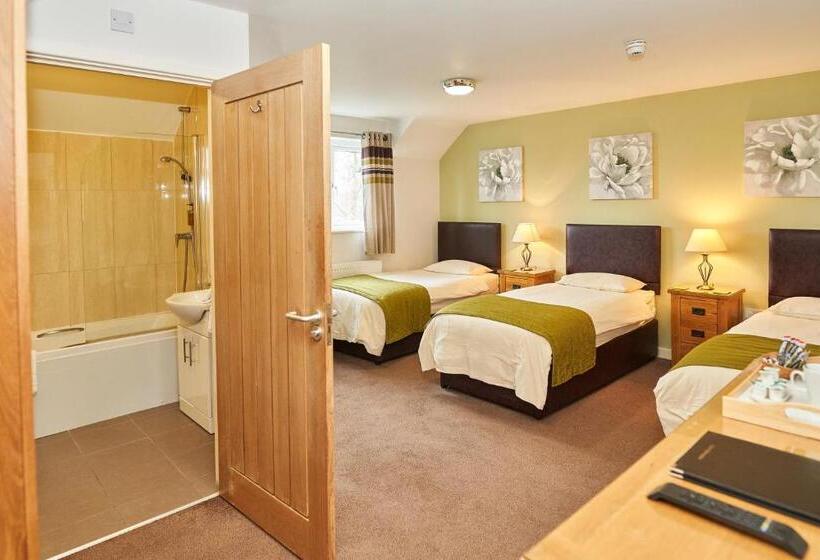 スーペリアトリプルルーム, The New Inn