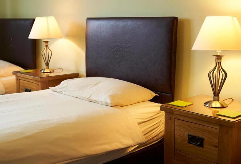 スーペリアトリプルルーム, The New Inn