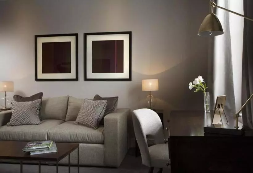 Deluxe Room, The Royal Wells