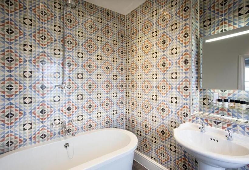 غرفة سوبيريور, The Royal Wells