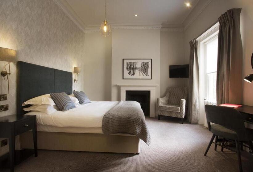 غرفة عائلية, The Royal Wells