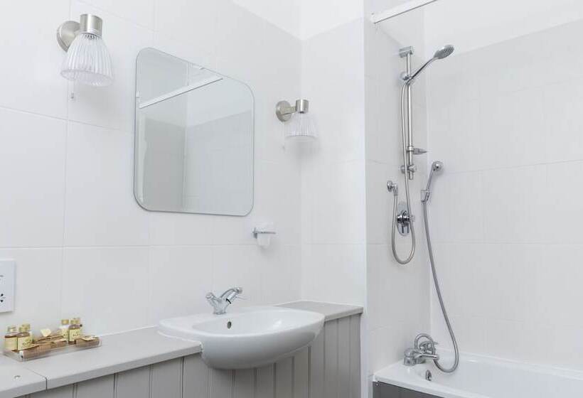 غرفة قياسية, The Royal Wells