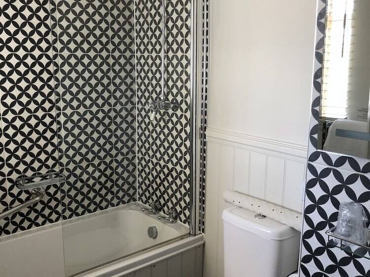 غرفة قياسية, The Royal Wells