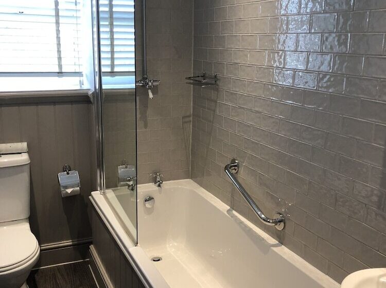 غرفة قياسية, The Royal Wells