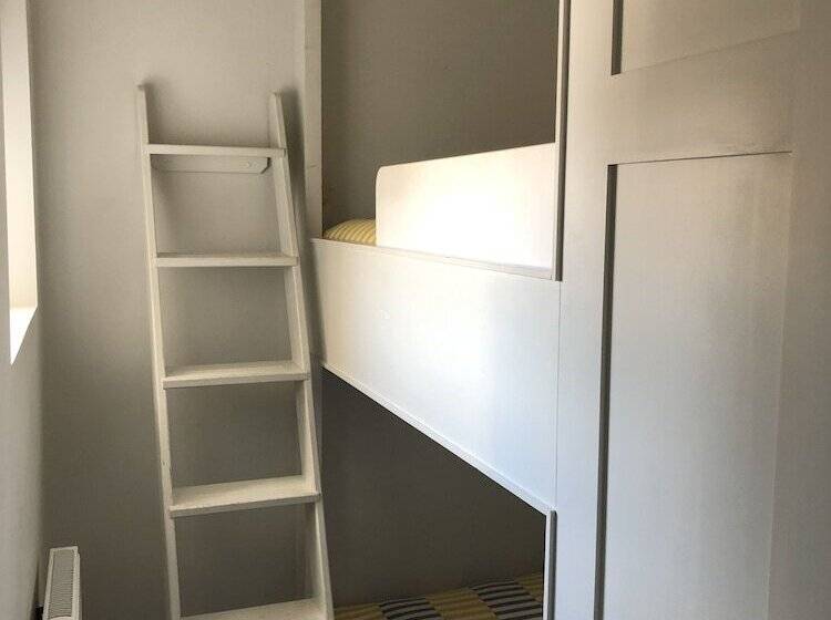 غرفة عائلية, The Royal Wells