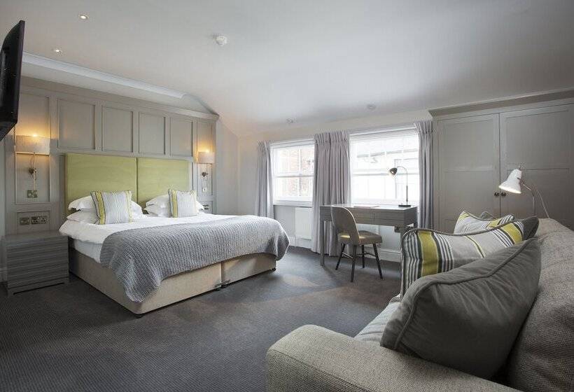 غرفة عائلية, The Royal Wells