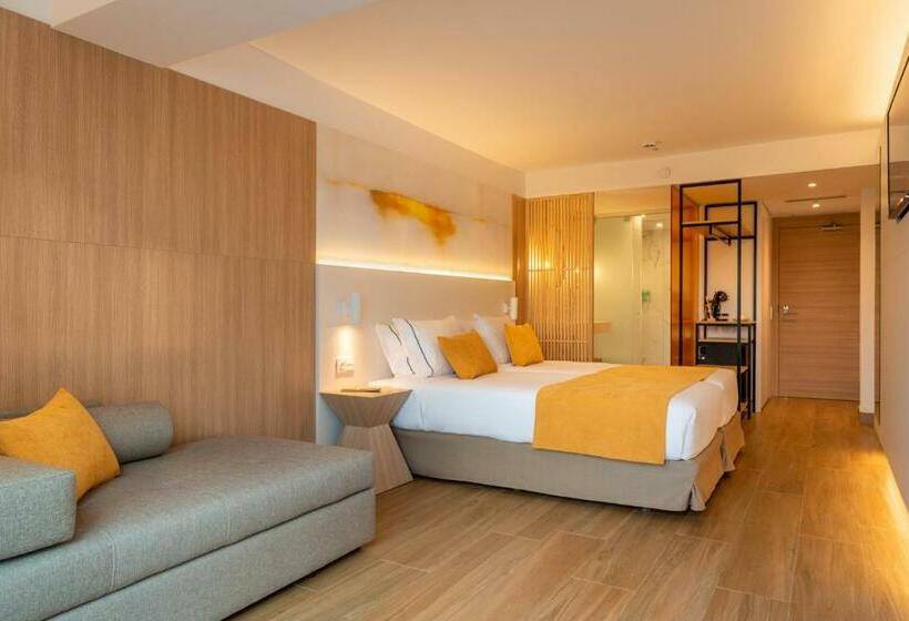 带泳池观景的豪华房, L'Azure Hotel 4* Sup