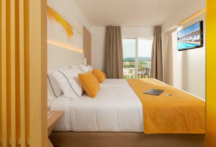 标准三人间, L'Azure Hotel 4* Sup