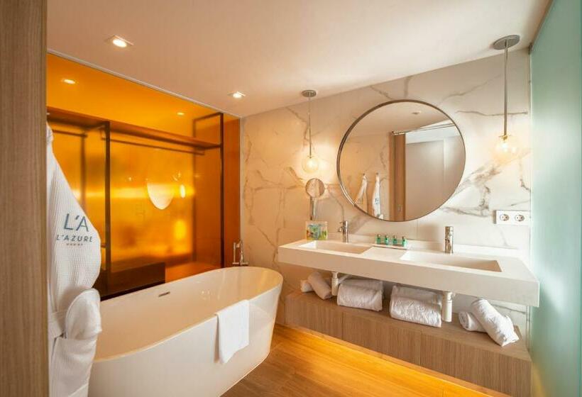 חדר משפחתי נוף לבריכה, L'Azure Hotel 4* Sup