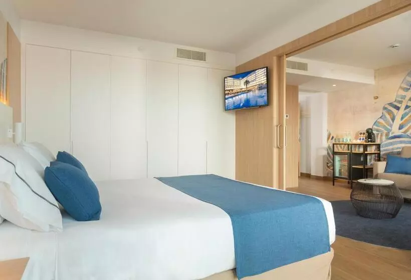 Perhesviitti, L'Azure Hotel 4* Sup
