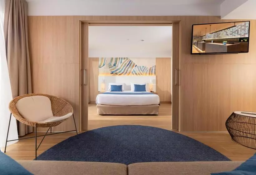 Perhesviitti, L'Azure Hotel 4* Sup