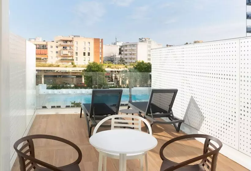 Perhehuone Allasnäkymä, L'Azure Hotel 4* Sup