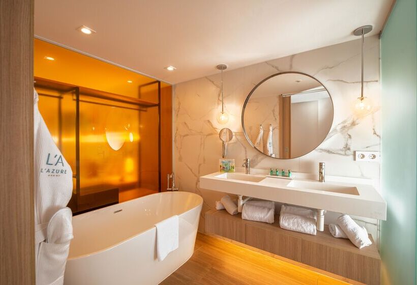 חדר משפחתי נוף לבריכה, L'Azure Hotel 4* Sup