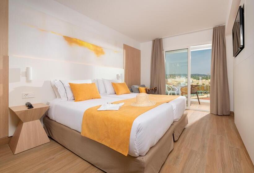 חדר סטנדרט נוף לבריכה, L'Azure Hotel 4* Sup