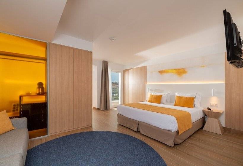 家庭间, L'Azure Hotel 4* Sup