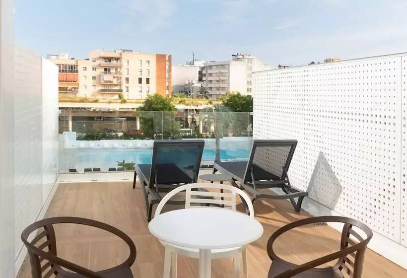 Perhehuone Allasnäkymä, L'Azure Hotel 4* Sup
