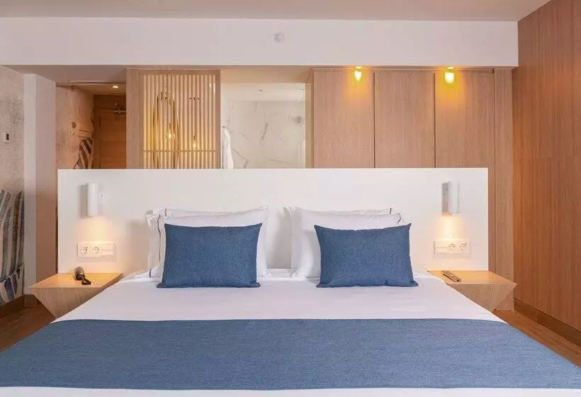 Perhesviitti, L'Azure Hotel 4* Sup