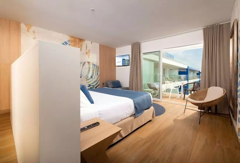 Perhesviitti, L'Azure Hotel 4* Sup