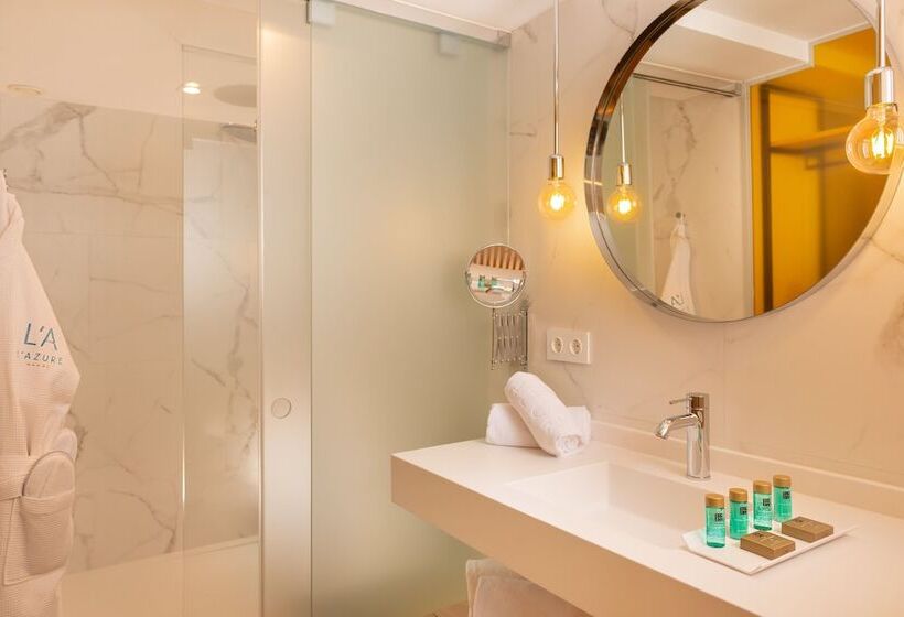 חדר סטנדרט נוף לבריכה, L'Azure Hotel 4* Sup