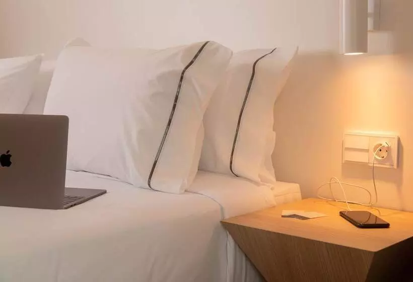Standard-huone Allasnäkymä, L'Azure Hotel 4* Sup