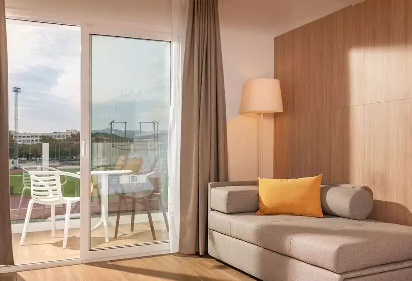 Superior Kolmen Hengen Huone, L'Azure Hotel 4* Sup