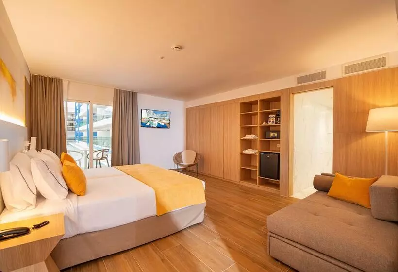 Superior Kolmen Hengen Huone, L'Azure Hotel 4* Sup