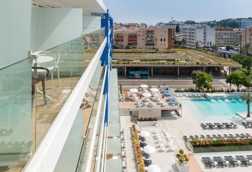 חדר סופריור נוף לבריכה, L'Azure Hotel 4* Sup