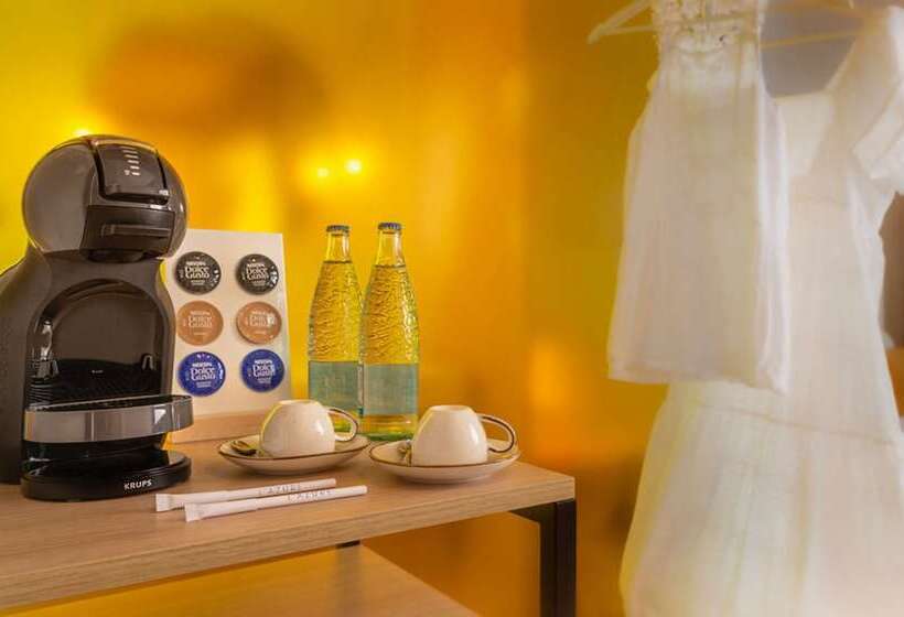 带泳池观景的豪华房, L'Azure Hotel 4* Sup