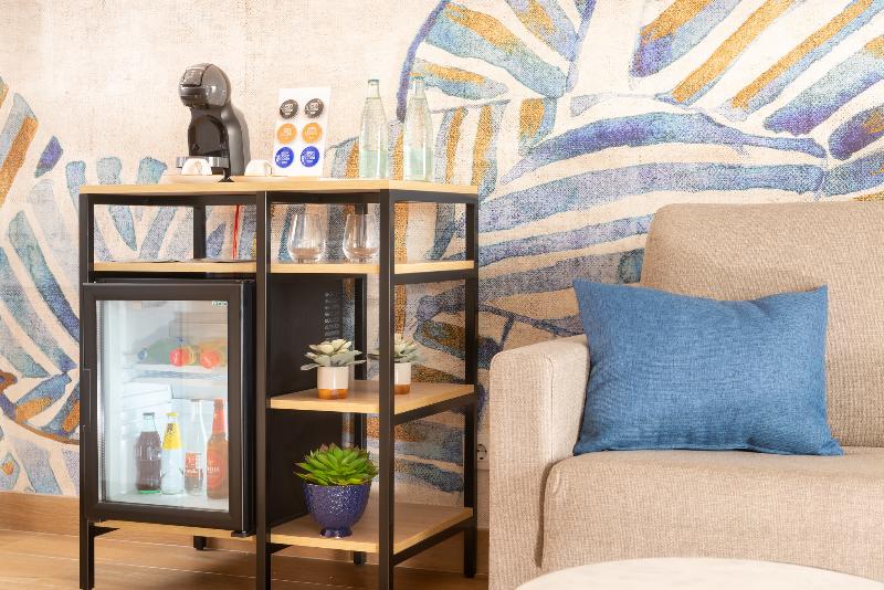 סוויטה נוף לבריכה, L'Azure Hotel 4* Sup