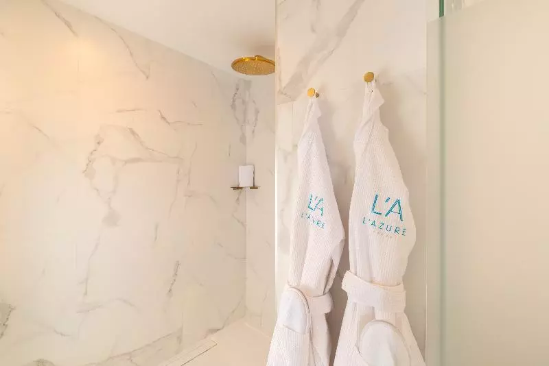 Sviitti Allasnäkymä, L'Azure Hotel 4* Sup